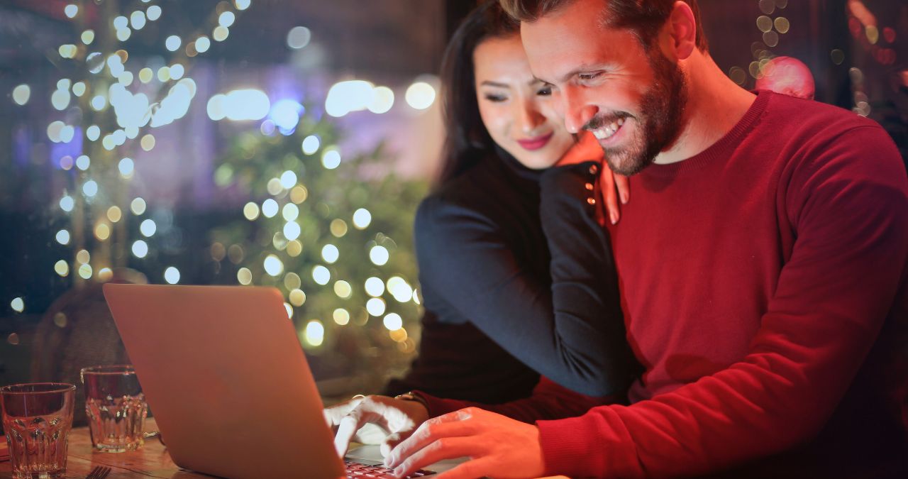 How to Reach Holiday Shopping Consumers Online